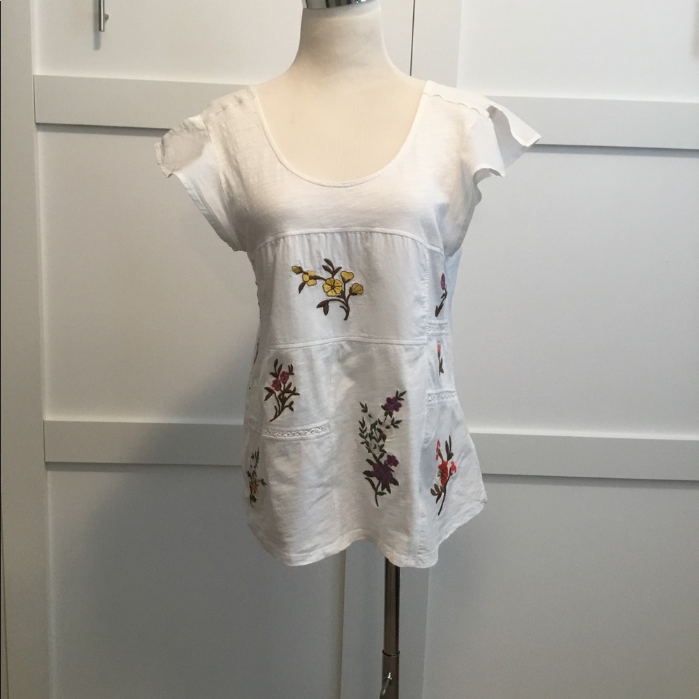NEIMAN MARCUS Women's Flutter sleeve Top Sm…